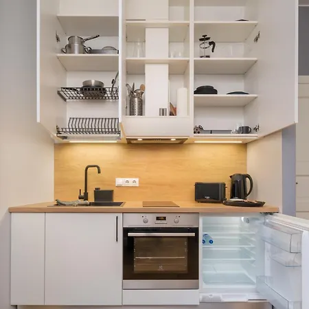Apartment New! Quiet With Elevator, 9 Min Walk To Old Town *
